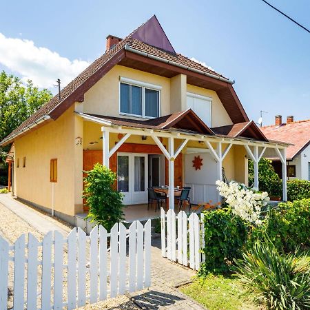 Holiday Home Jazmin By Interhome Balatonszarszo Extérieur photo